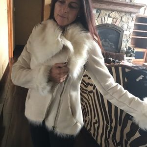 Women’s size S Caché white faux fur cross zip